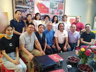 湖北省古玩和藝術(shù)品商會(huì)與《紅色映像》革命老區(qū)行開展文化交流活動(dòng)